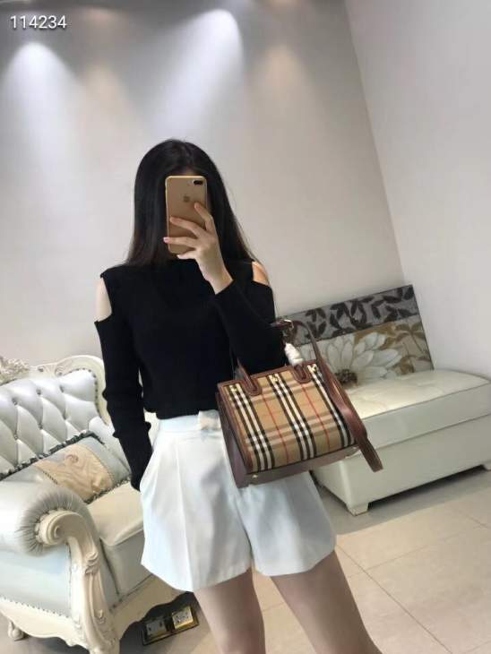 Picture of Burberry Handbags _SKUfw147278314fw